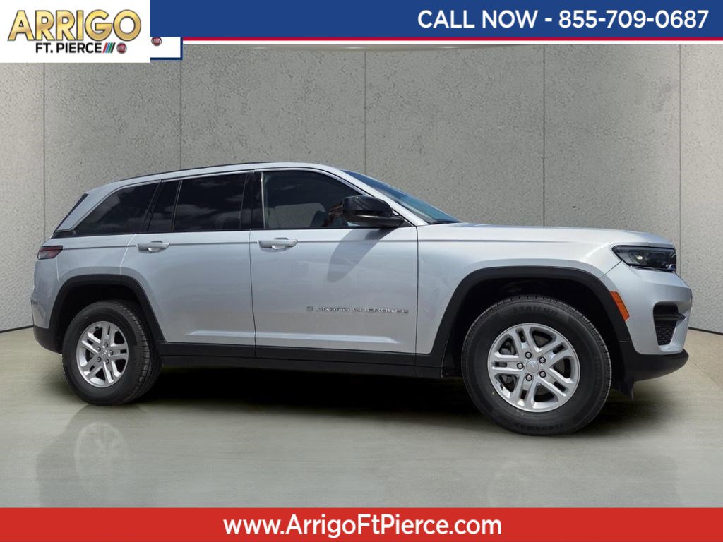 Used 2024 Jeep Grand Cherokee Laredo image 1
