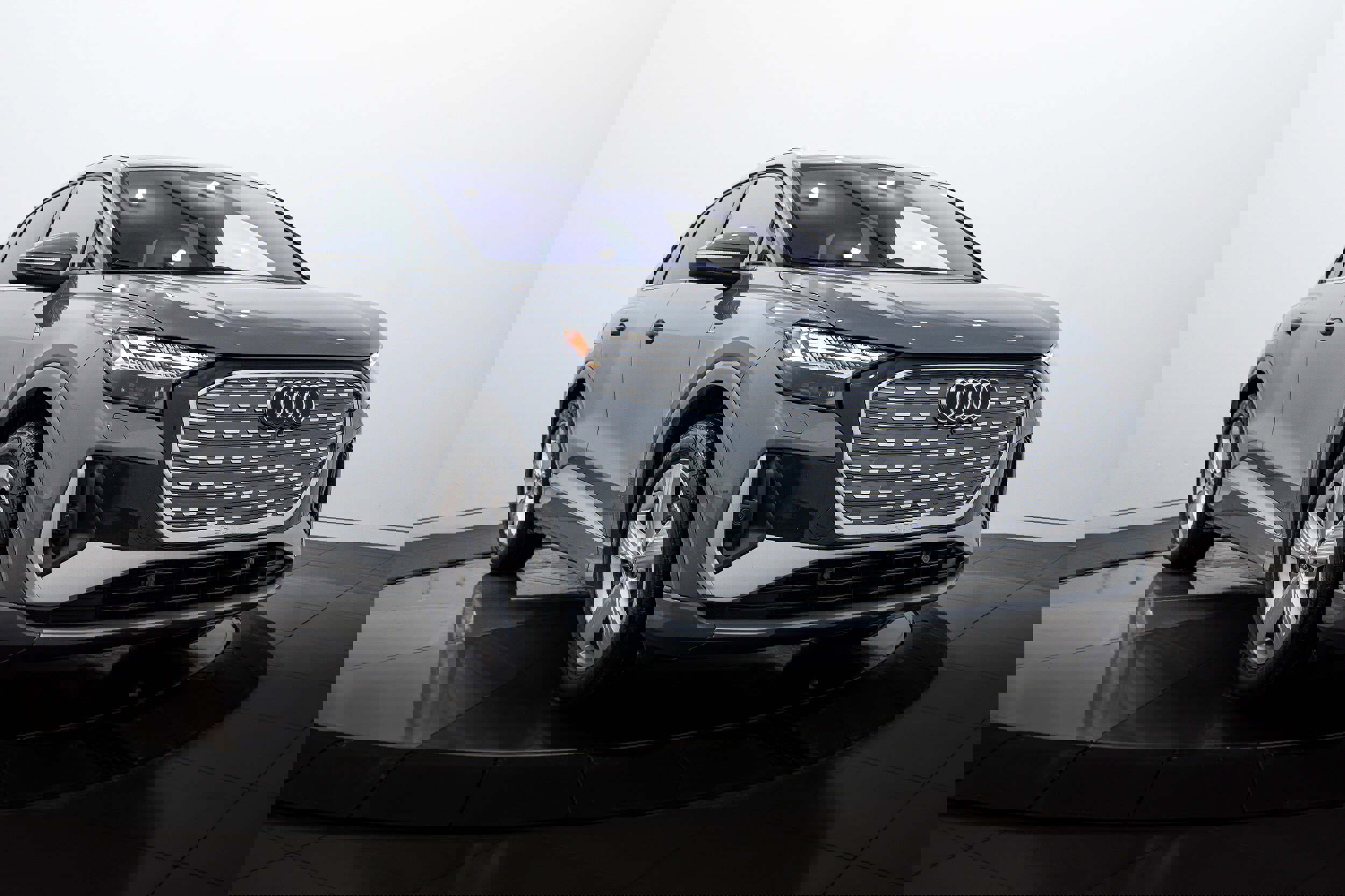 Used 2024 Audi Q4 e-tron Prestige image 2