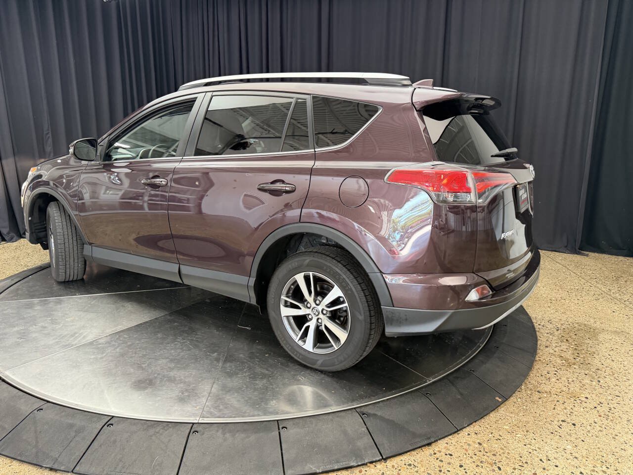 Used 2017 Toyota RAV4 XLE AWD/4WD image 13