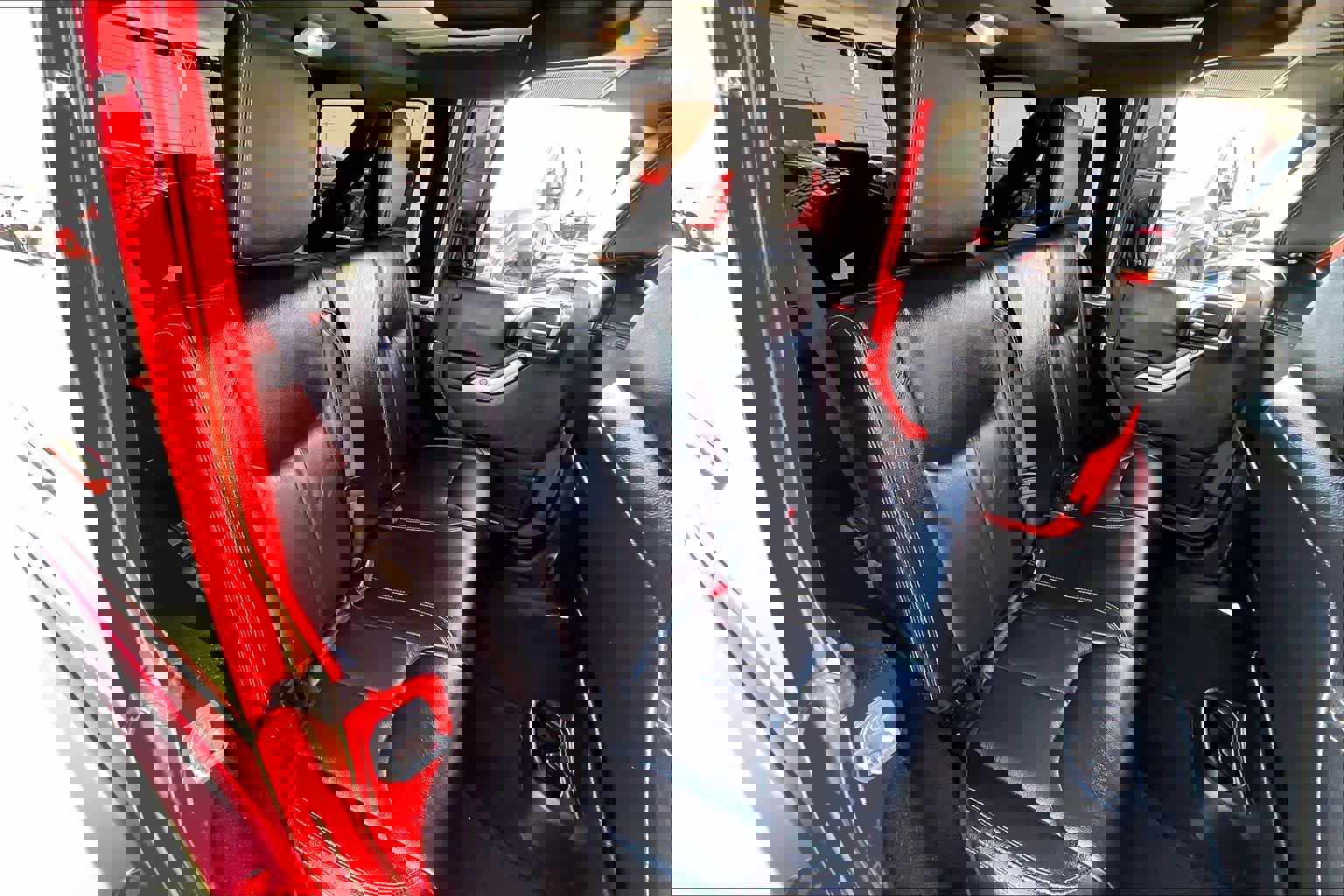 Used 2017 Jeep Wrangler Unlimited Sahara w/ Connectivity Group image 18