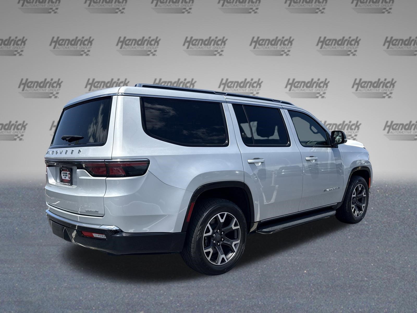 Used 2023 Jeep Wagoneer Series III w/ Preferred Equipment Group RWD image 9