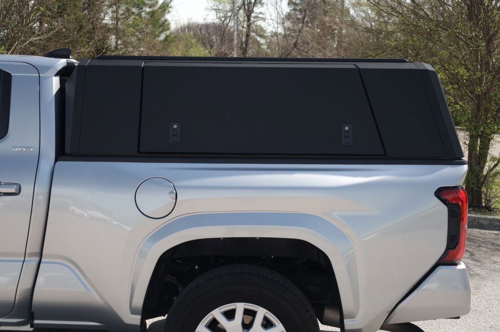 Used 2024 Toyota Tacoma SR5 AWD/4WD image 5