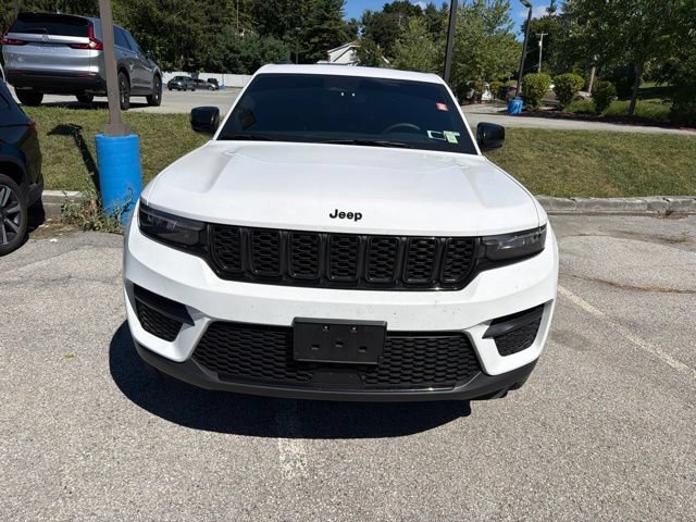 Used 2023 Jeep Grand Cherokee Altitude AWD/4WD image 15