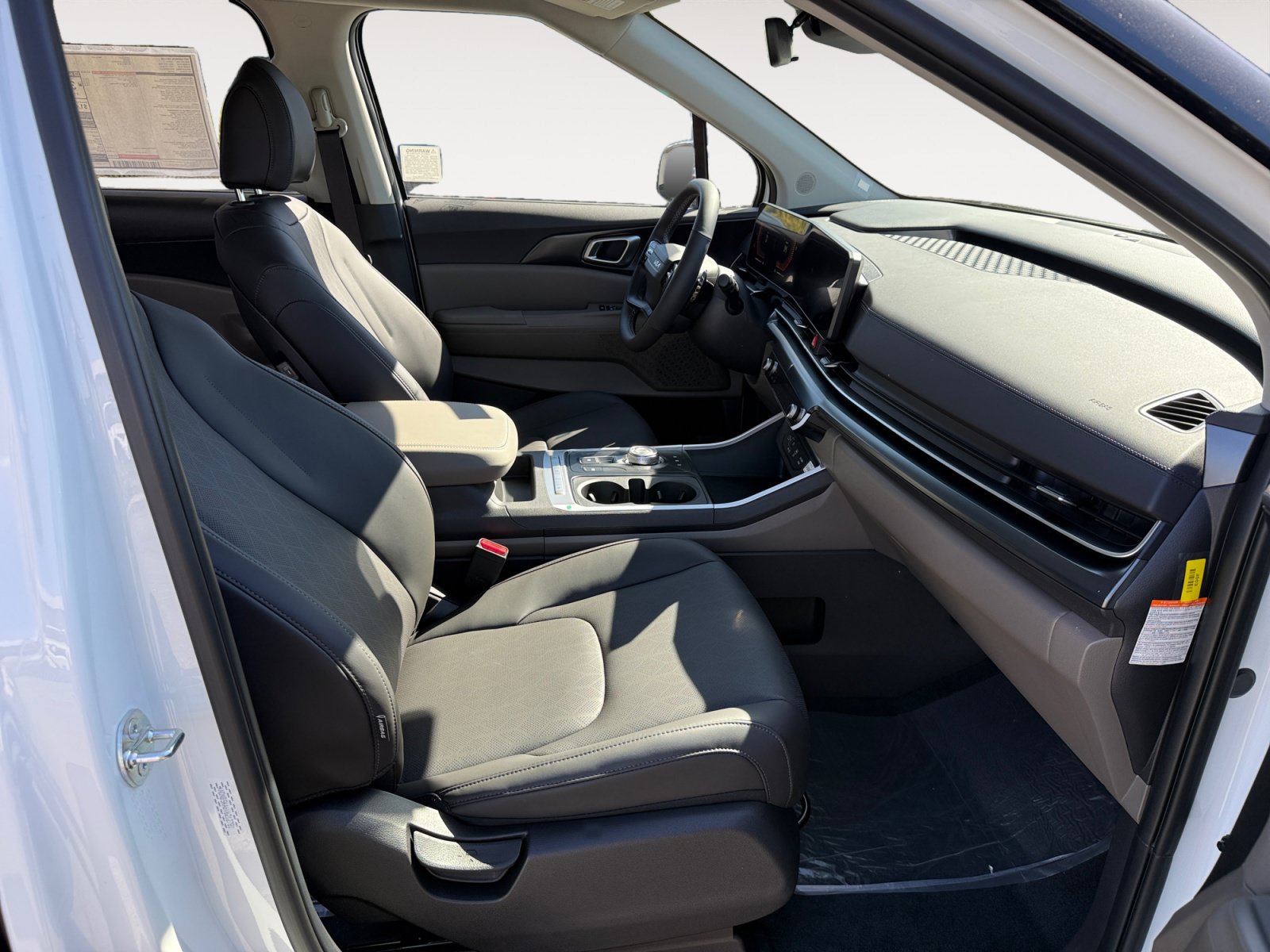 New 2027 Kia Carnival LXS FWD image 18