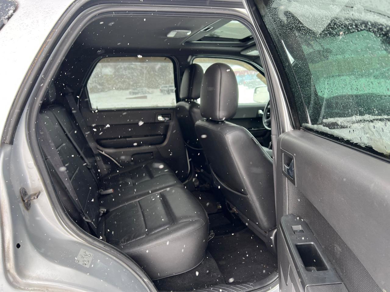 Used 2011 Ford Escape Limited w/ 302A Rapid Spec Order Code image 32