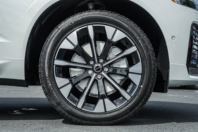 New 2026 Volvo XC60 B5 Plus w/ Protection Package Premier image 15