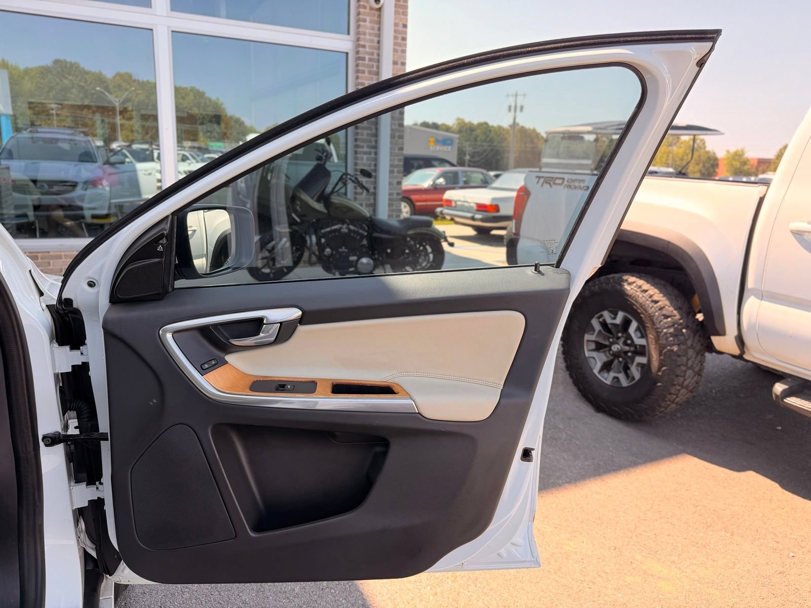 Used 2017 Volvo XC60 T5 Inscription w/ Advanced Package FWD image 22