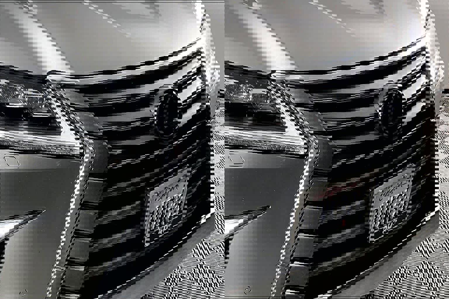 Used 2021 Lexus LX 570 4WD w/ 3rd Row & Luxury Pkg image 28