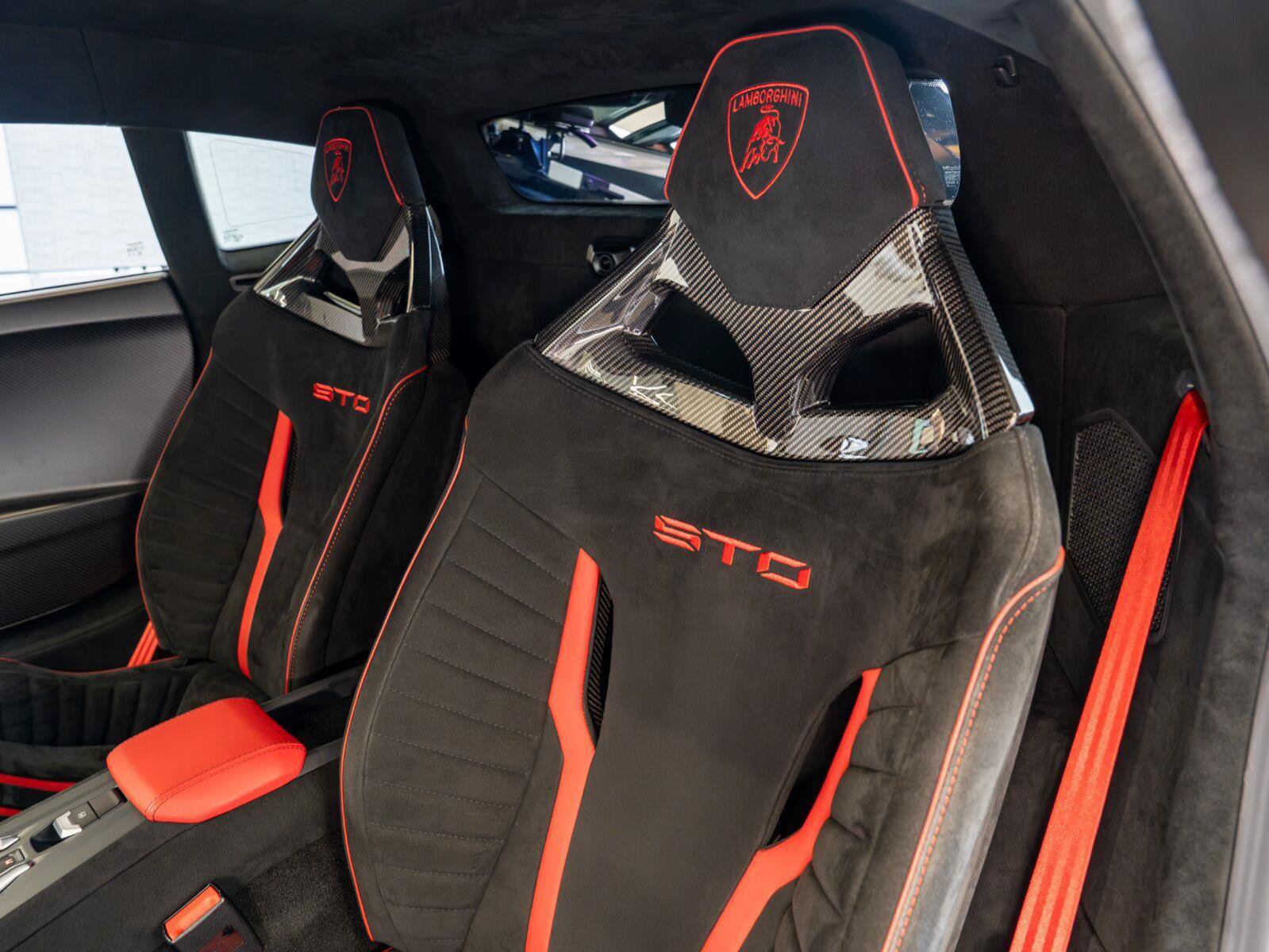 Used 2022 Lamborghini Huracan STO RWD image 67
