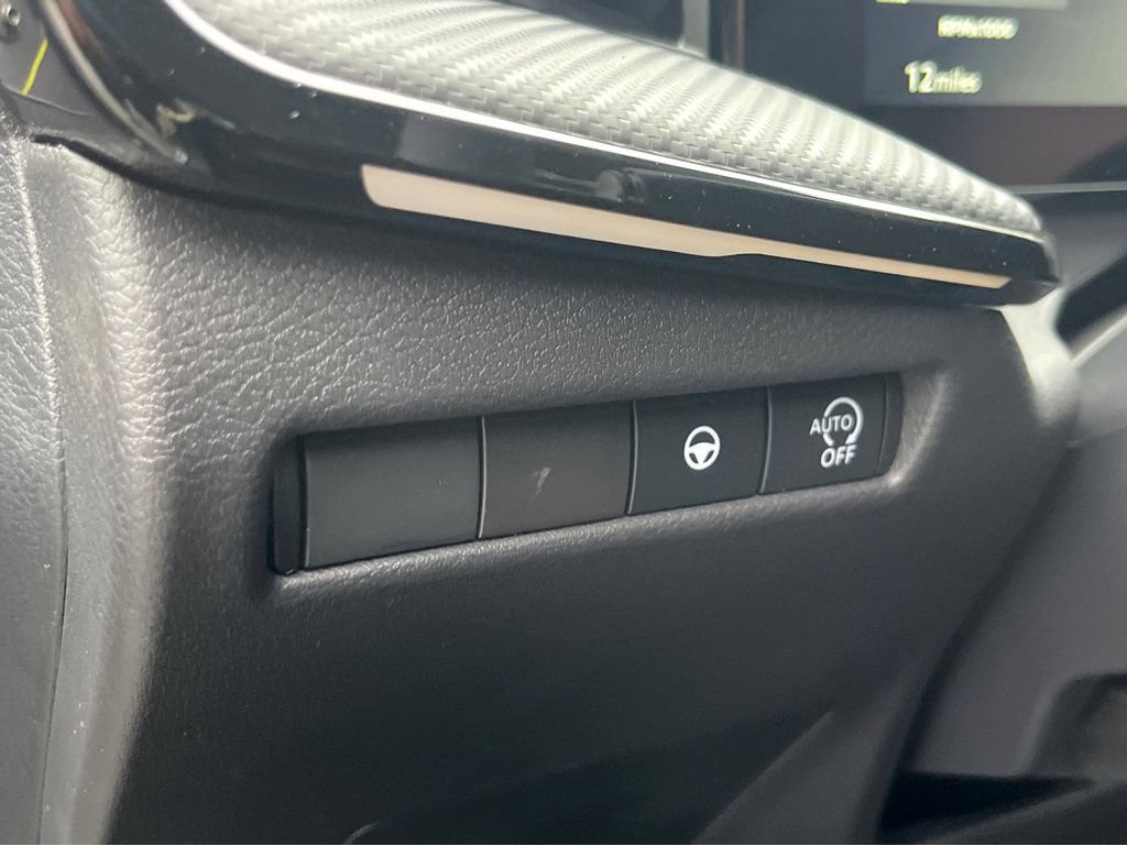 New 2025 Nissan Kicks SR FWD image 17