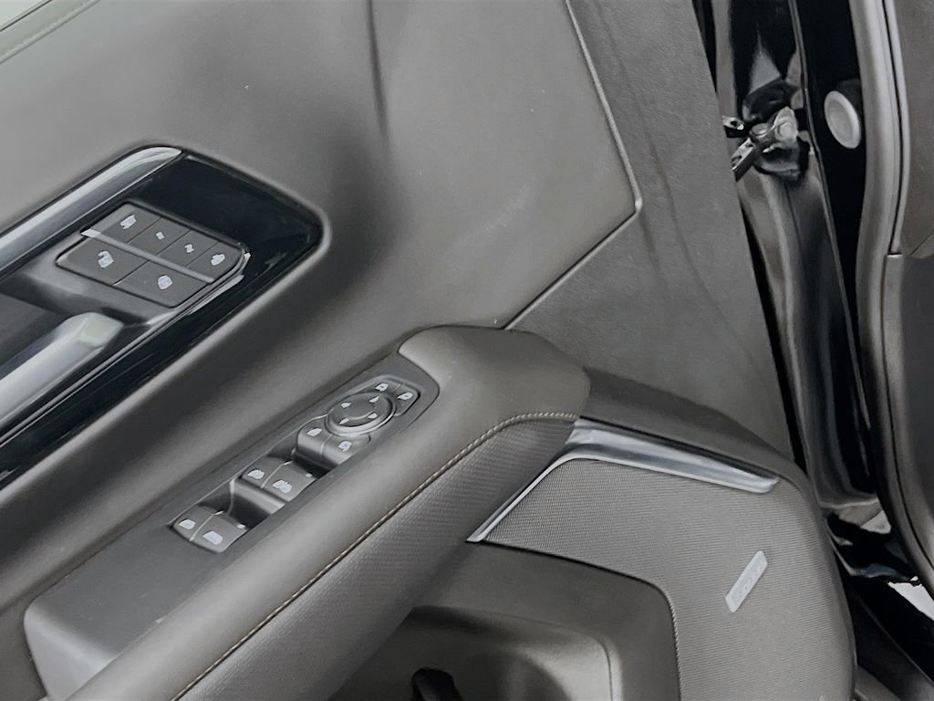 Certified 2026 Chevrolet Suburban High Country AWD/4WD image 16