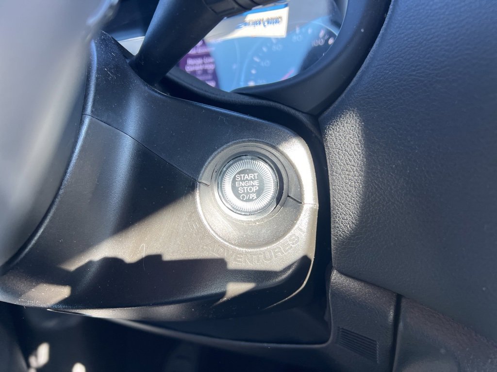 Used 2023 Jeep Renegade Latitude w/ Premium Group image 15