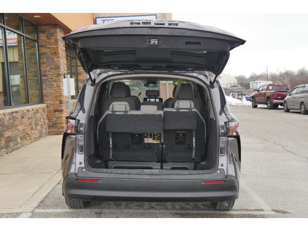 Used 2023 Toyota Sienna LE image 24