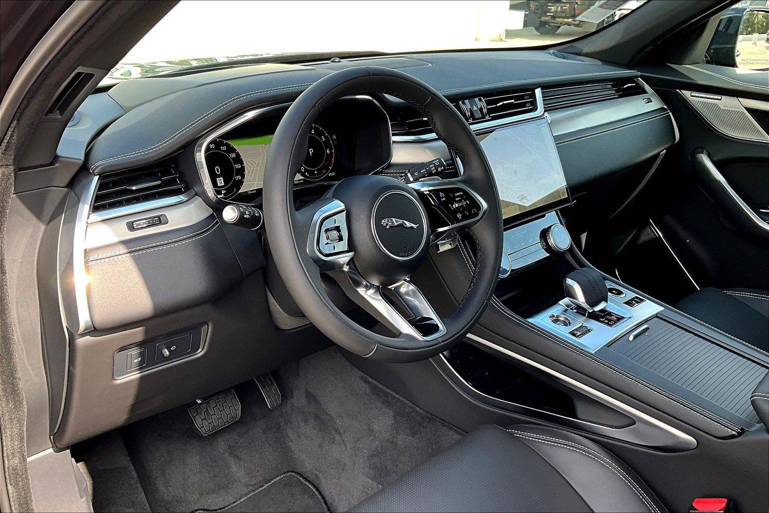 New 2026 Jaguar F-PACE R-Dynamic S image 4