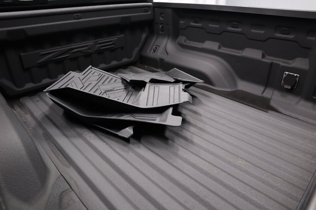 Used 2024 Chevrolet Colorado ZR2 w/ ZR2 Convenience Package III image 17