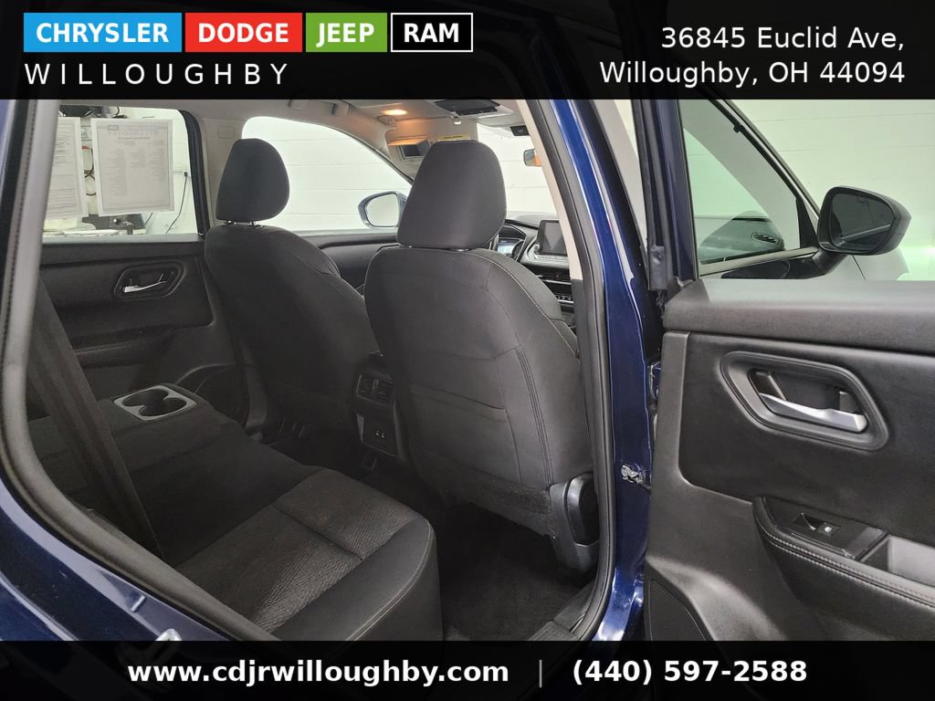 Used 2024 Nissan Rogue SV AWD/4WD image 33