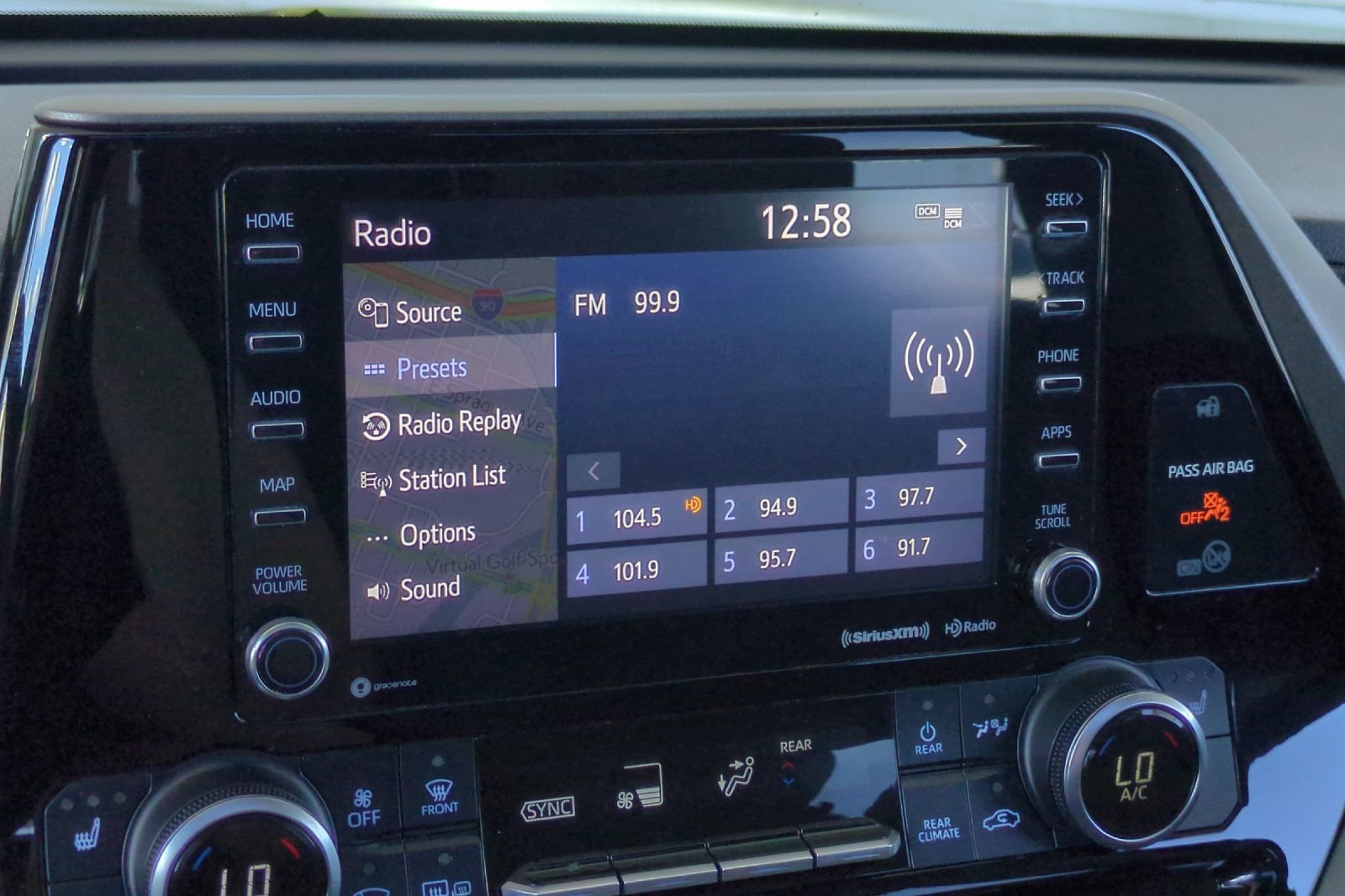 Used 2020 Toyota Highlander XLE AWD/4WD image 26