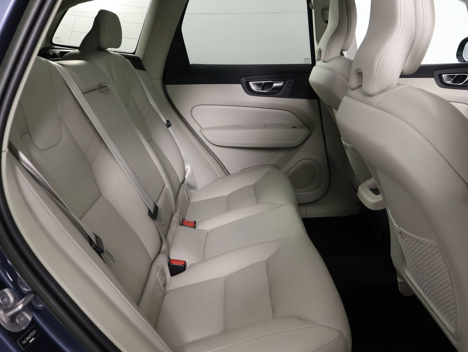Used 2023 Volvo XC60 B5 Plus w/ Climate Package AWD/4WD image 32