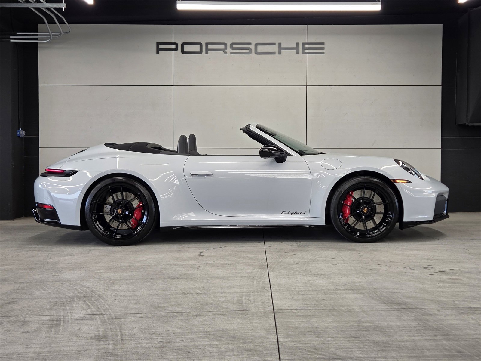 Used 2026 Porsche 911 Carrera 4 GTS image 27