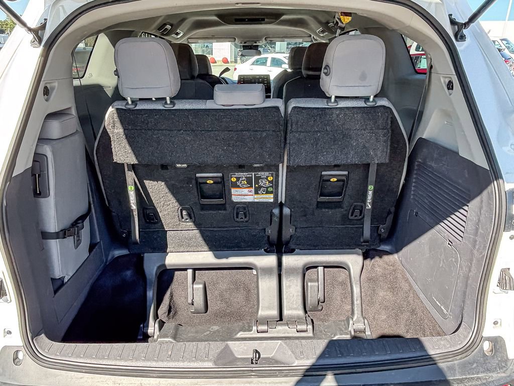 Used 2023 Toyota Sienna LE image 42