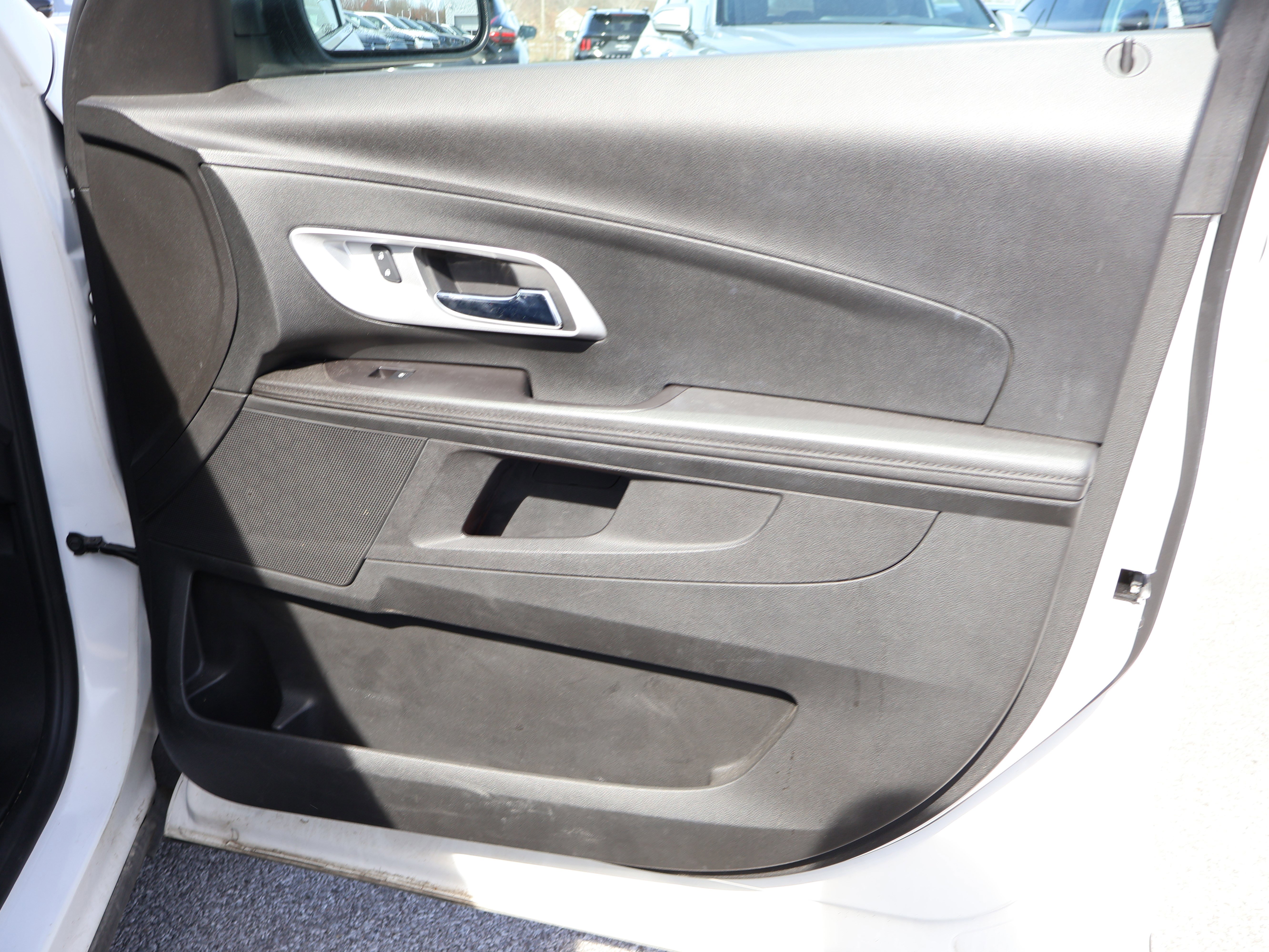 Used 2017 Chevrolet Equinox Premier w/ Enhanced Convenience Package image 9