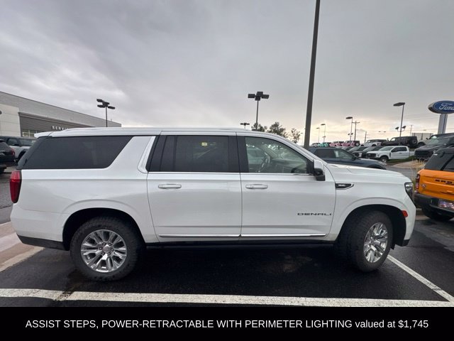 Used 2022 GMC Yukon XL Denali AWD/4WD image 3