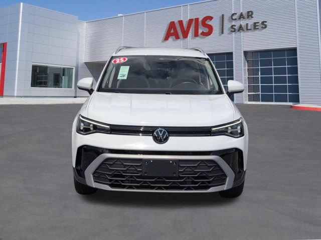 Used 2025 Volkswagen Taos SE AWD/4WD image 2