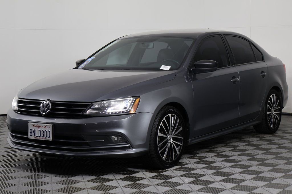 Used 2016 Volkswagen Jetta Sport w/ Lighting Package FWD image 4