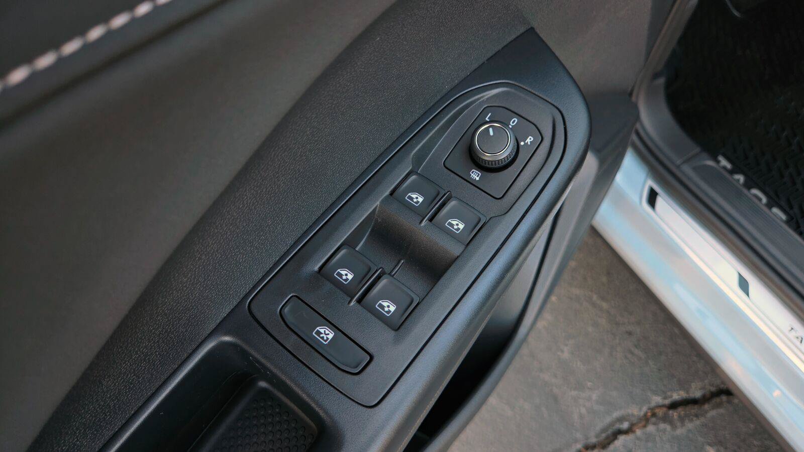 New 2027 Volkswagen Taos SE FWD image 19