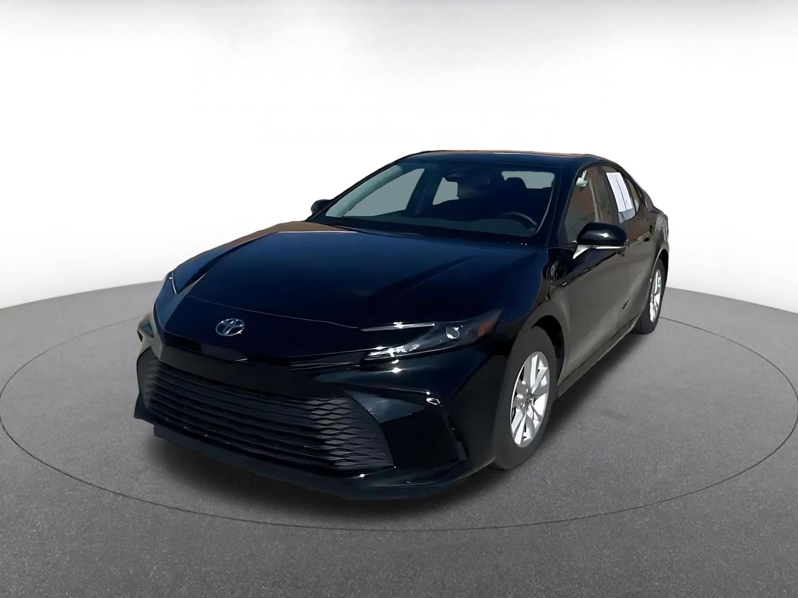 Used 2025 Toyota Camry LE image 7