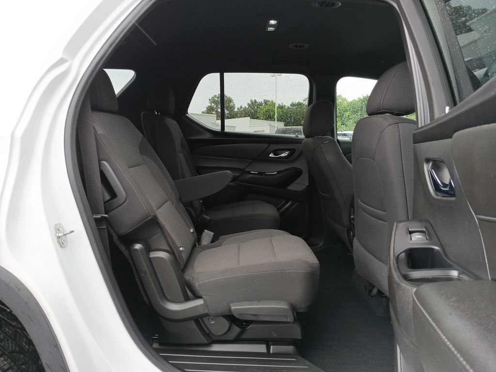 Certified 2023 Chevrolet Traverse LT FWD image 28