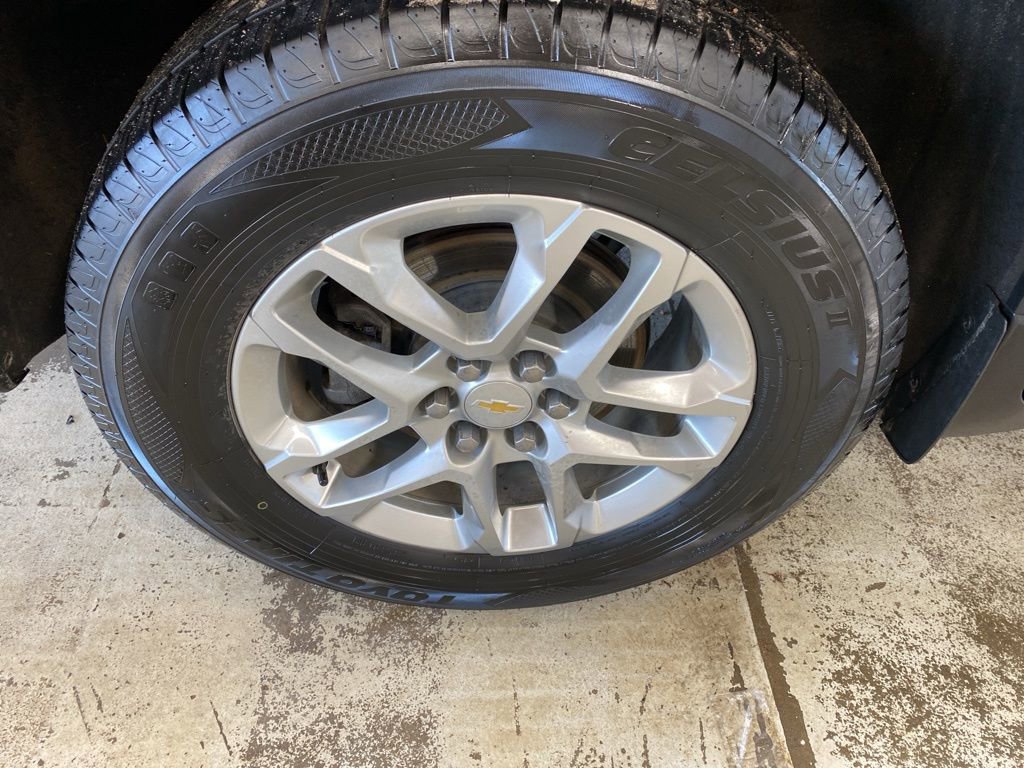 Used 2021 Chevrolet Traverse LT image 11
