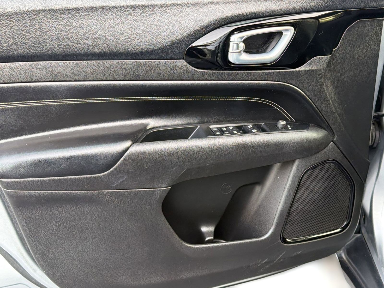 Used 2022 Jeep Compass Altitude FWD image 11