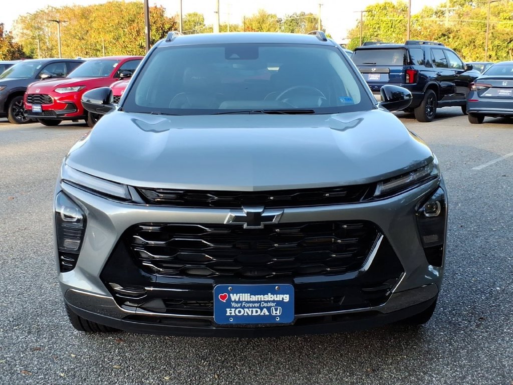 Used 2025 Chevrolet Trax ACTIV w/ Driver Confidence Package FWD image 2