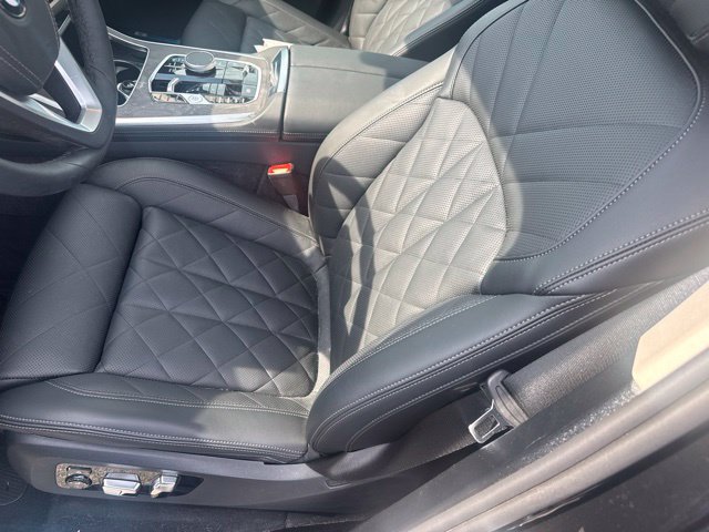 Used 2026 BMW X7 xDrive40i w/ Premium Package AWD/4WD image 31