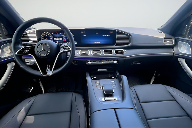 Used 2025 Mercedes-Benz GLS 450 4MATIC image 6