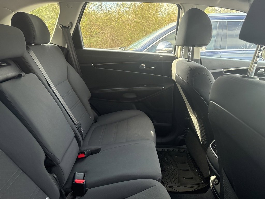 Used 2020 Kia Sorento LX image 12