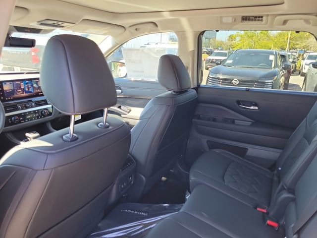New 2026 Nissan Pathfinder Platinum w/ Cargo Package image 24