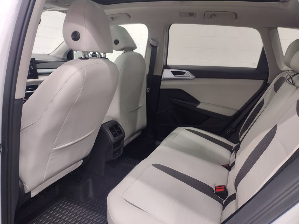 New 2025 Volkswagen Taos SE image 23