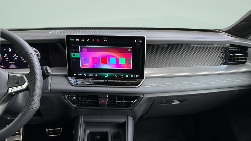 New 2026 Volkswagen Tiguan SE R-Line FWD image 17