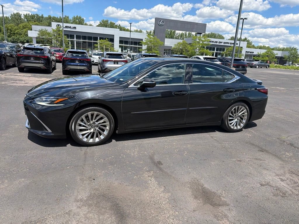 Used 2022 Lexus ES 350 Ultra Luxury w/ Accessory Package 2