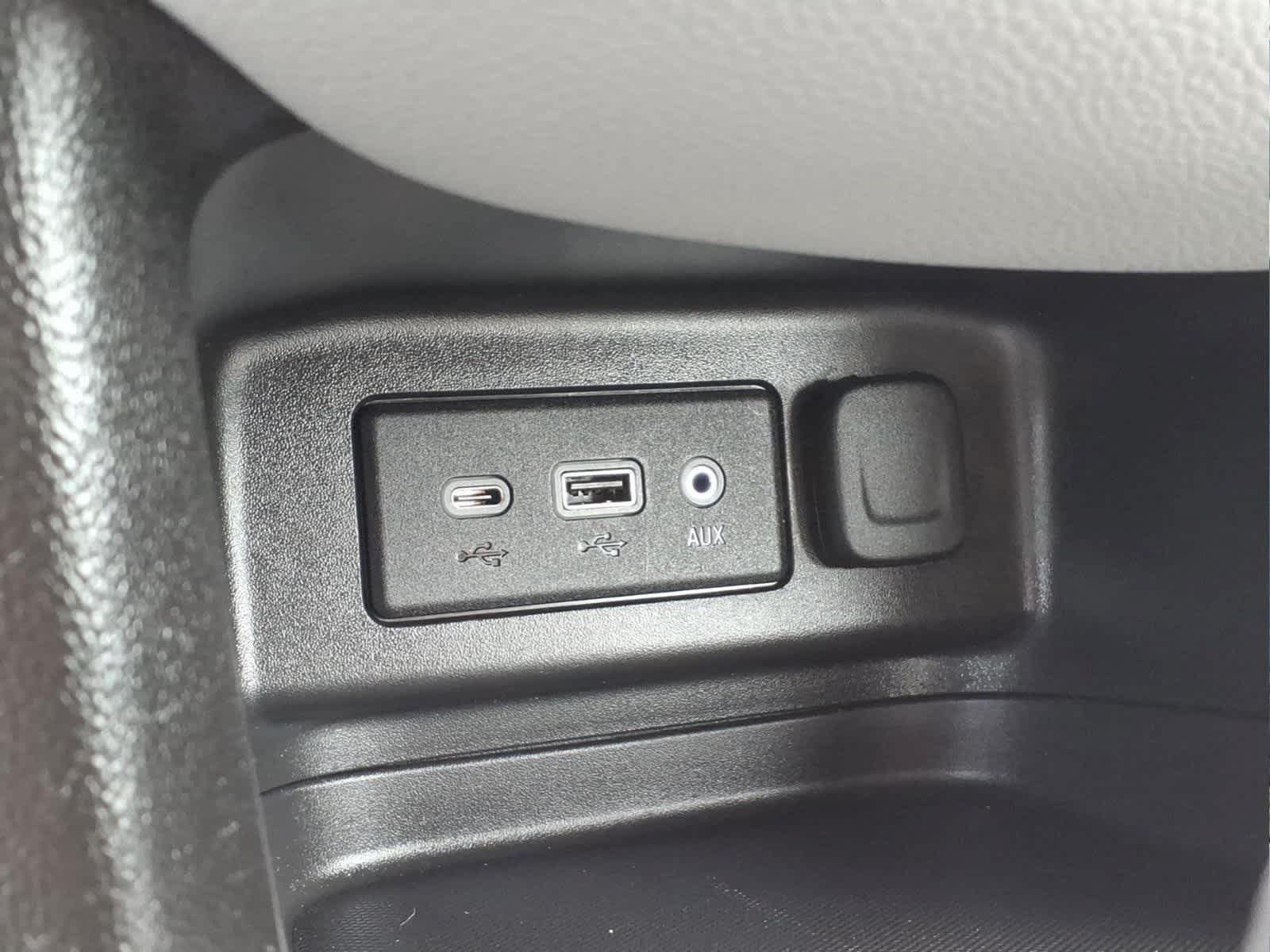 Used 2023 Chevrolet Equinox LS AWD/4WD image 18