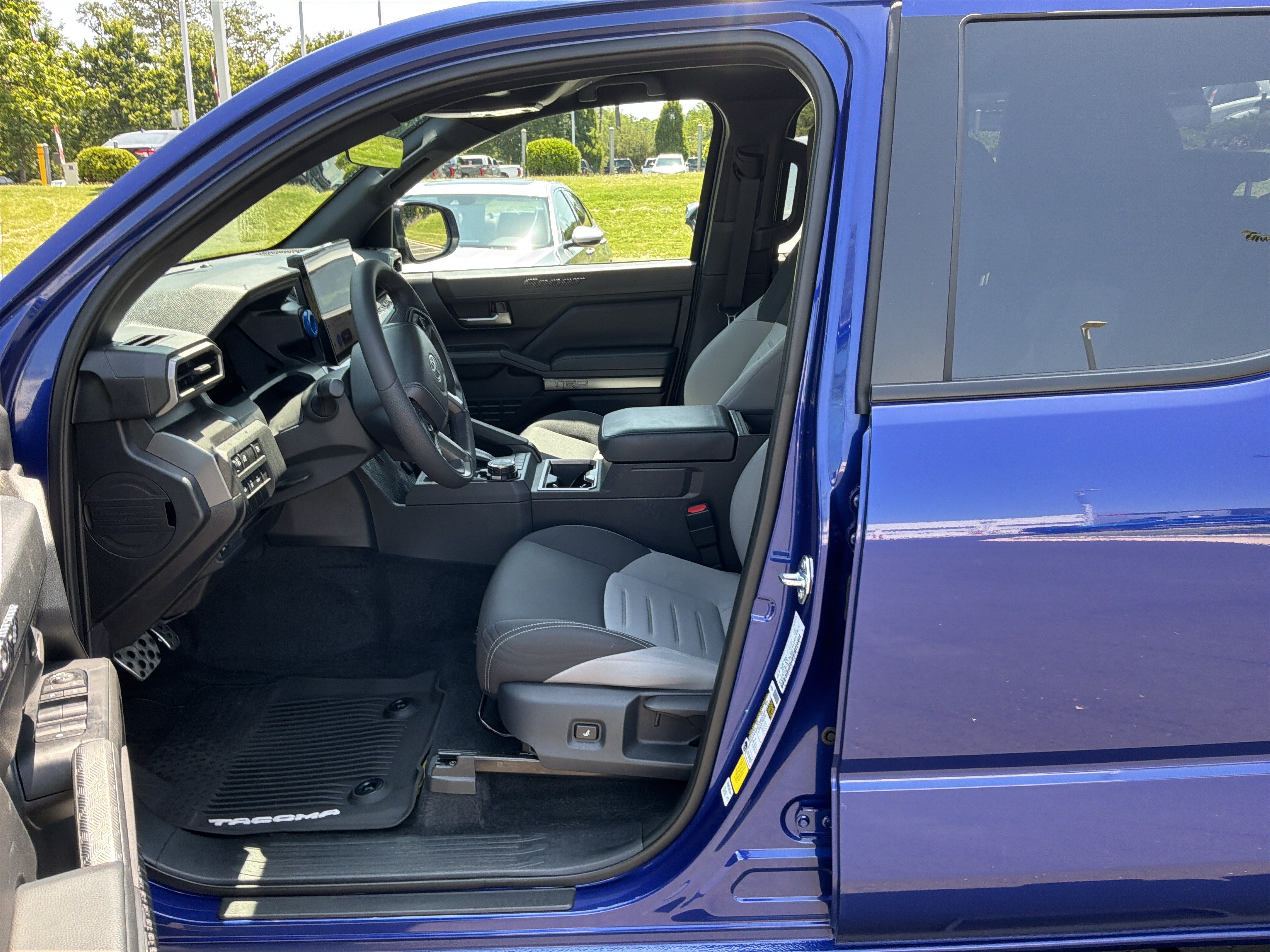 Used 2025 Toyota Tacoma TRD Sport w/ TRD Sport Premium Package AWD/4WD image 16