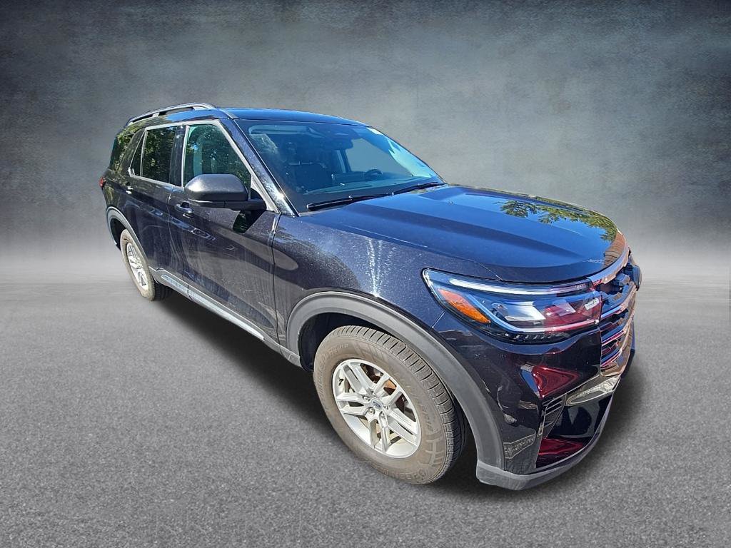 Used 2025 Ford Explorer Active AWD/4WD image 2