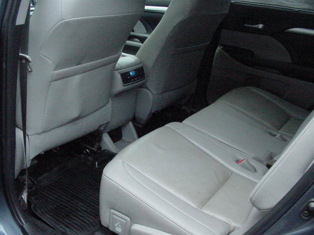 Used 2019 Toyota Highlander XLE image 24