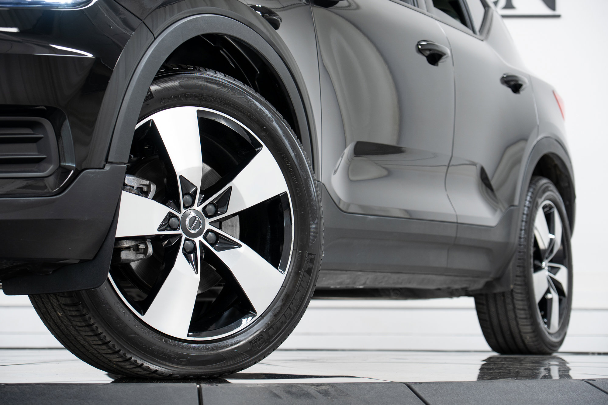 Used 2020 Volvo XC40 T5 Momentum AWD/4WD image 27