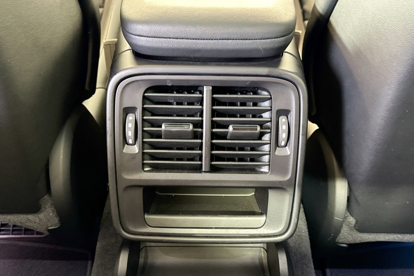 Used 2022 Porsche Taycan image 24