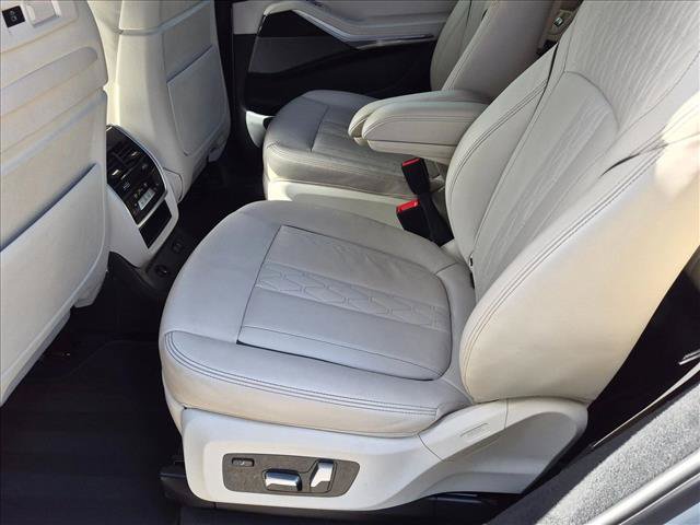 Used 2022 BMW X7 M50i w/ Dynamic Handling Package AWD/4WD image 19