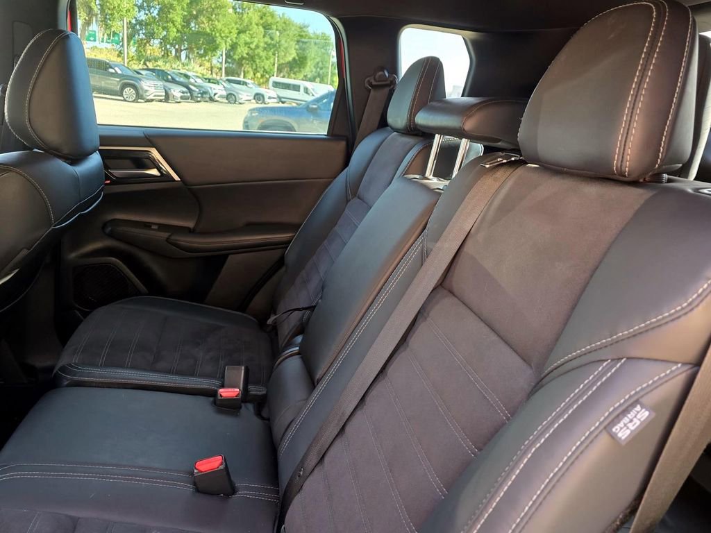 Used 2023 Mitsubishi Outlander SE Black Edition FWD image 29