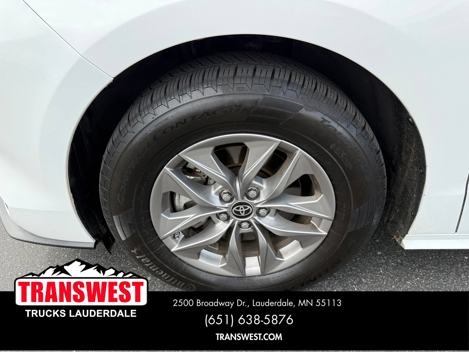 Used 2024 Toyota Sienna LE AWD/4WD image 20
